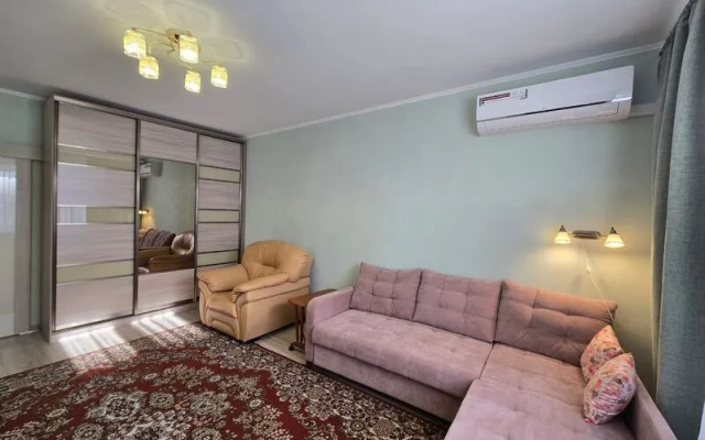 Apartments Kvartirki NN on Respublikanskaya street, 43,  3
