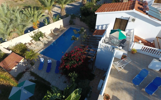 Lovely 7 Bedroom Villa !!