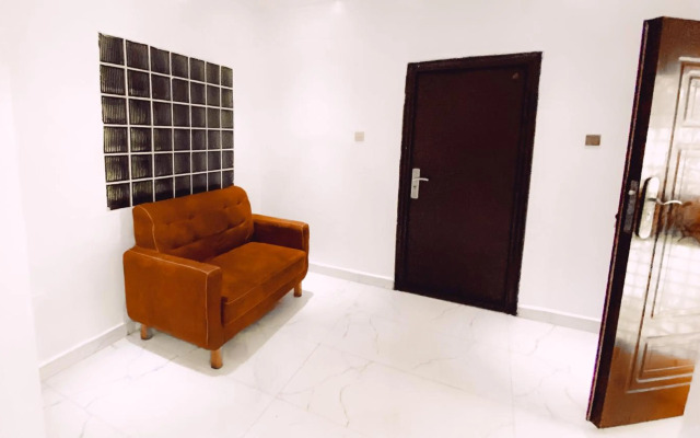 Royal Court Lounge & Boutique Hotel