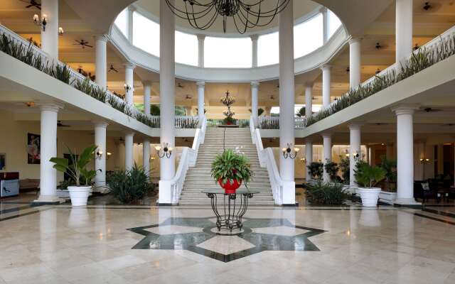 Grand Palladium Lady Hamilton Resort & Spa All Inclusive