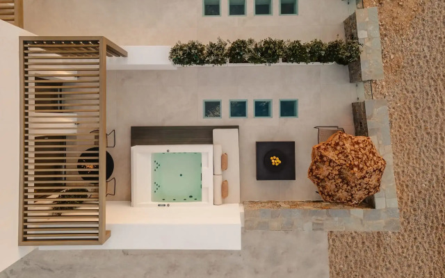 Naxos Rhyton-Adults Only