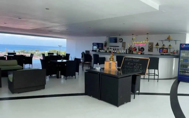 B12a Pool Access Partial Seaview 2brs 1bath Karon