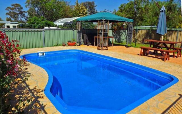 Castlereagh Lodge Motel
