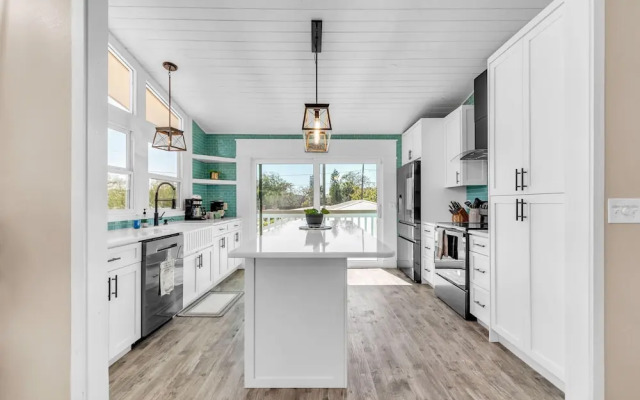Bates Avenue House