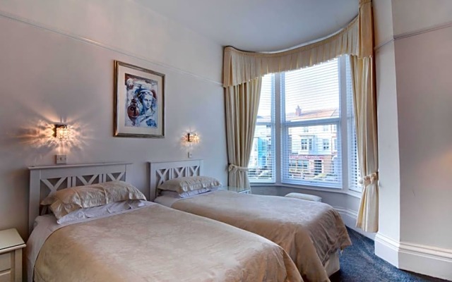 Clifton Villa Hotel
