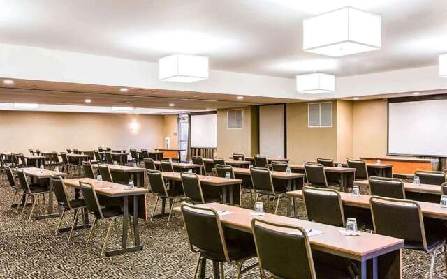 Cambria Suites Avon - Cleveland