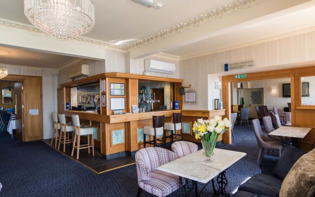 Gwesty'r Marine Hotel & Spa