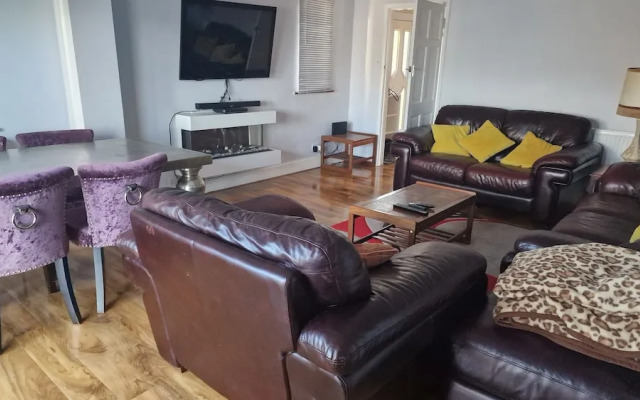 Family Home Three bed House Near the Beach