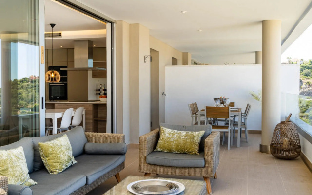 Luxury 3  bedroom Apartment with a Panoramic Sea V