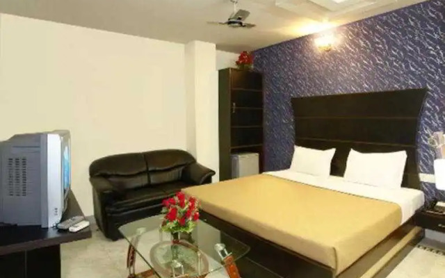 Roomshala 100 Hotel Anand - karol Bagh