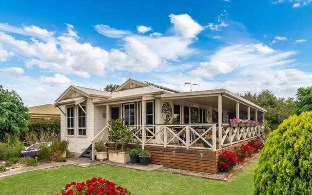Milang Lakefront Retreat