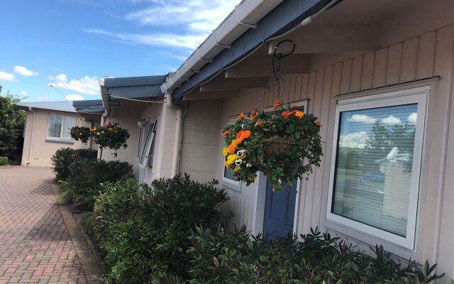 MALFROY motor lodge Rotorua - Accommodation and Mineral Pool