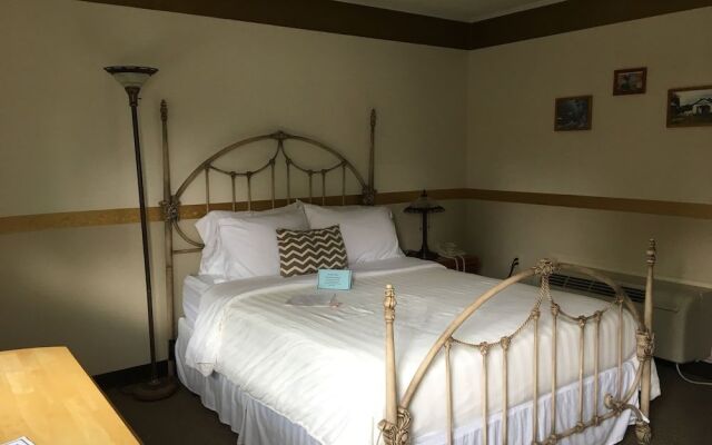 Sugarcreek Village Inn