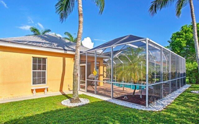 Naples Home w/ Pool, Extended Stays Welcome!