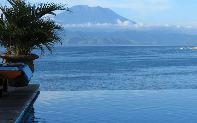 Coconuts Beach Resort