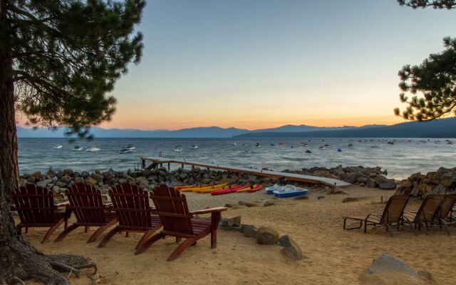 Red Wolf Lakeside Lodge