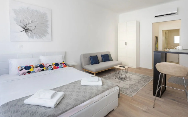 Flower Square Apartments