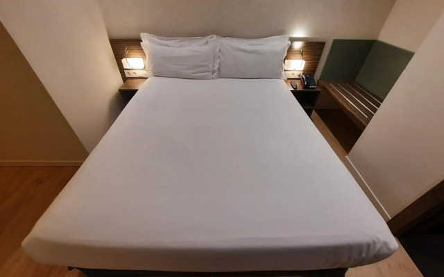 Air Rooms Madrid by HelloSky