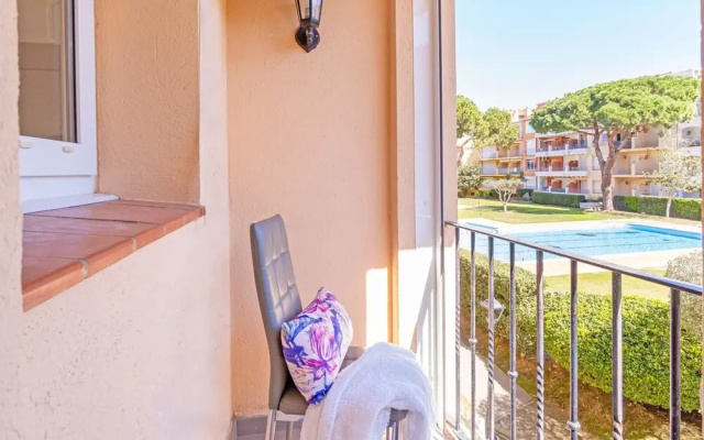 Apartment in Empuriabrava Near Sandy Beach