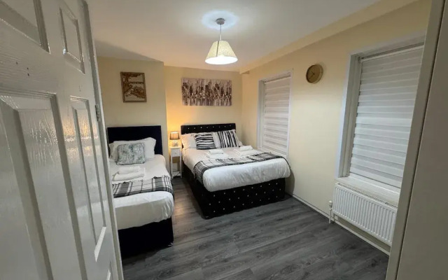 3BR House with Free WiFi All Over UK