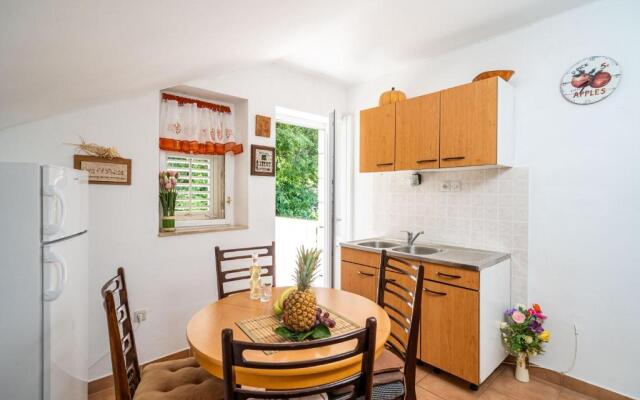 Apartments & Rooms Mara & Petrunjela