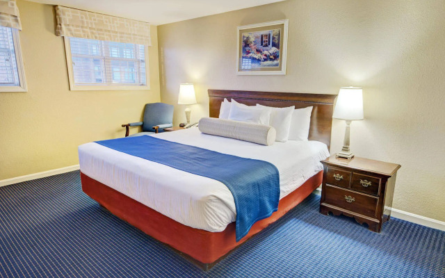 Club Wyndham Newport Onshore