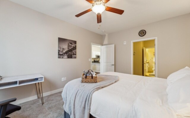 Stylish 1 BR Apartment w Movie Theater