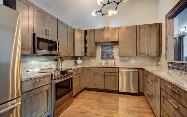 Eagle Ridge Escape 5 Bedroom Townhouse by RedAwning