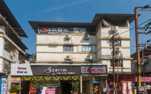 OYO 23285 The Diplomat Lodging