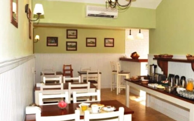Hotel Ayres Colonia
