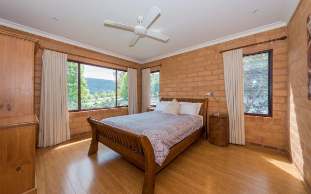 Clarendon Forest Retreat