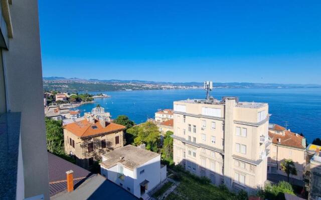 Opatija 10 Apartment with parking, 300m to the sea