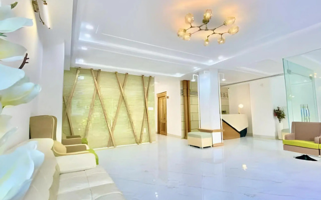 Caroline Beach Vung Tau