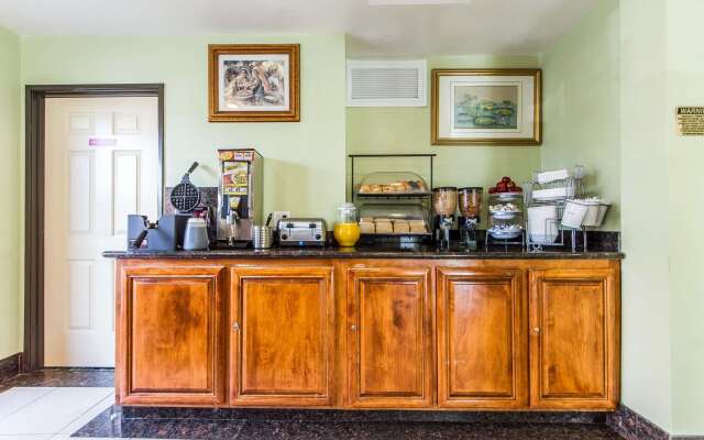 Rodeway Inn & Suites