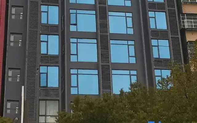 Happy Holiday Hotel (Huanggang Luotian Yishui Bund Branch)