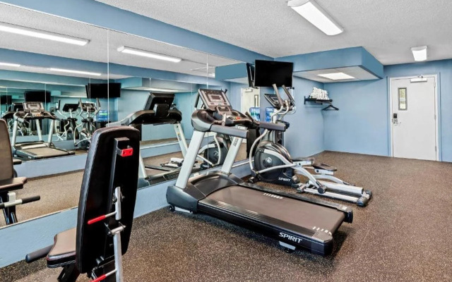 HomeTowne Studios by Red Roof & Conference Center Cortland