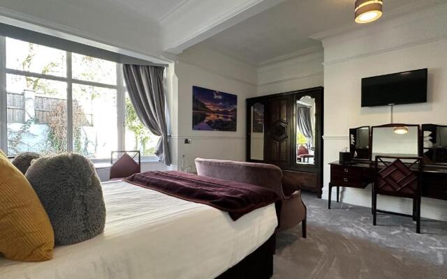 Craig-y-Dderwen Riverside Hotel