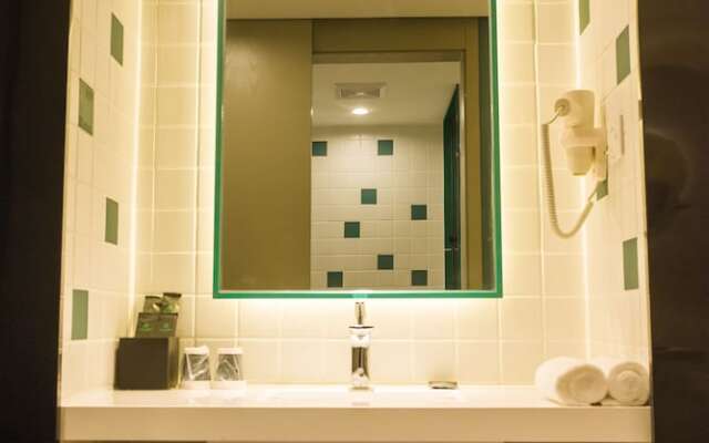 Magnolia Guilin Yangshuo West Street Hotel