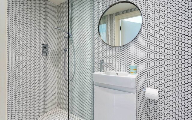 Pared-back Elegance