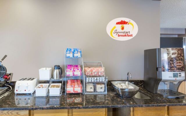 Super 8 Carroll/East