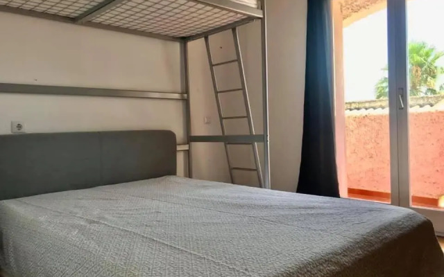 Charmante maisonnette avec piscine communautaire, idéale vacances familiales