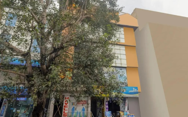OYO Flagship 76333 Shannu Residency