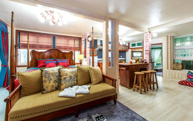 Glam House