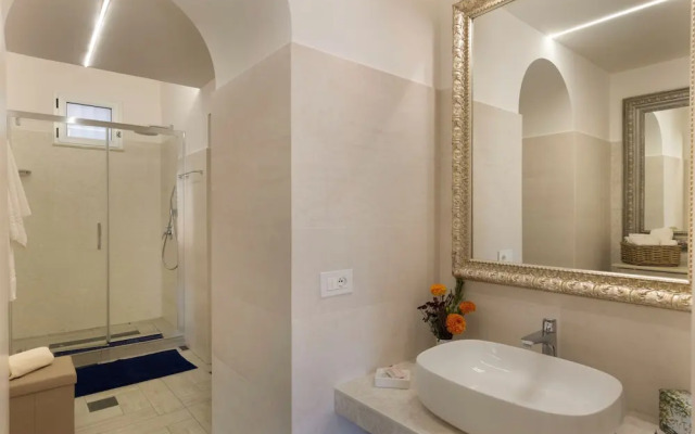 YourHome - Royal Blue Suite