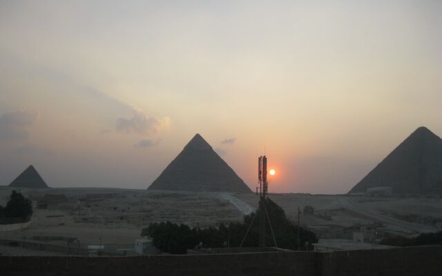 Three Bedroom Apartment With Pyramids View