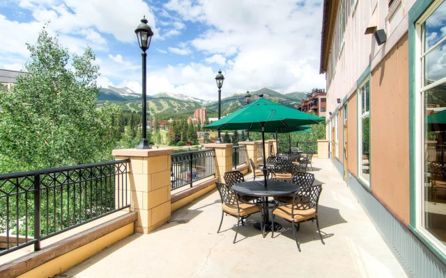 Water House On Main Street #6106