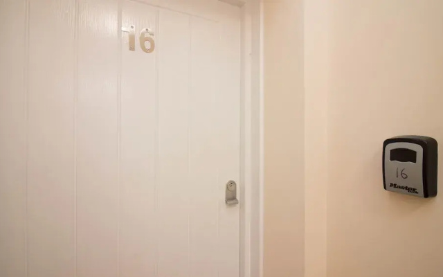 Stayzo Serviced Accommodation 16 Premier Lodge