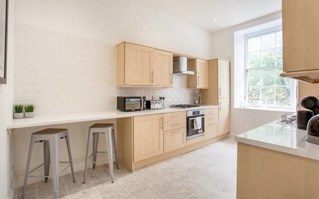 Perfect City Centre Location 50M From Princes St