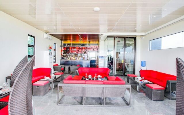 OYO 489 Casa Mia Hotel Suites