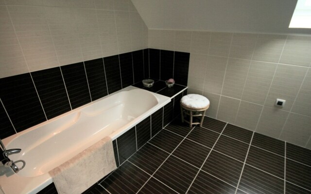 Modern Villa in Plouneour-Trez with Large Garden